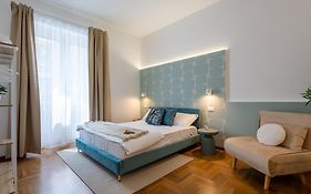 Cornelia Vatican Suites